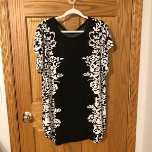 Black and white tunic, super flattering